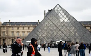 بعد سرقة ضخمة بـ102 مليون دولار.. اللوفر يتحرك بخطة أمنية تشمل 100 كاميرا جديدة