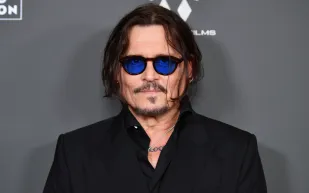 بعد 8 أعوام.. جوني ديب يتحدث أخيرًا عن مستقبله في سلسلة "قراصنة الكاريبي" (فيديو)