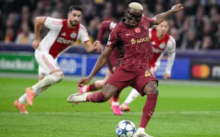  فيكتور أوسيمين يتصدر سباق هدافي دوري أبطال أوروبا 