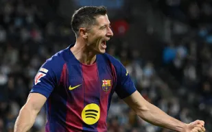 بعد غموض مستقبله مع برشلونة.. كم تبلغ ثروة روبرت ليفاندوفسكي؟