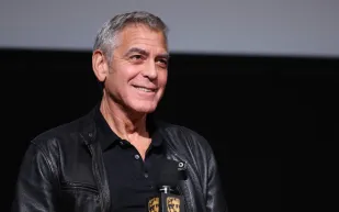 مشهد بطولي في "ER" رشّح كلوني لـ"أسوأ" أفلامه في هوليوود (فيديو)