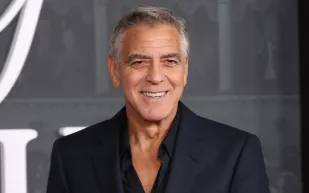 جورج كلوني: براد بيت سرق مني الدور الذي غيّر حياته (فيديو)