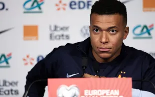 كيليان مبابي يتعاون مع Oakley وMeta لإطلاق نظارات تدريب ذكية مذهلة (فيديو)