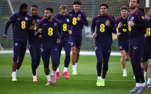 التشكيل المتوقع للمواجهة الحاسمة بين إنجلترا وصربيا في تصفيات كأس العالم 2026