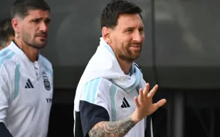 سر بيكرمان الذي أنقذ الأرجنتين وحرَم إسبانيا من ميسي