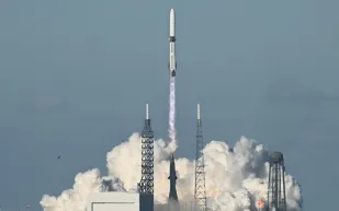 بعد أقوى عاصفة شمسية منذ عقدين.. بلو أوريجن تُطلق مركبتي ناسا إلى المريخ (فيديو)