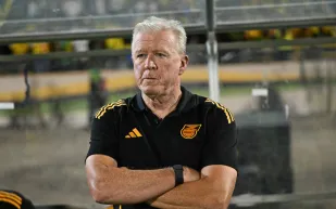 لقطة مؤثرة لماكلارين بعد فشل جامايكا في التأهل لكأس العالم (فيديو)