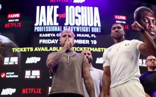 أنتوني جوشوا يفاجئ جماهيره بالانضمام إلى فريق أولكسندرأوسيك قبل نزال جيك بول