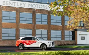 إصدار خاص من بنتلي بلمسة إنسانية يخلّد ذكرى مرور 85 عامًا على فقدان موظفيها 