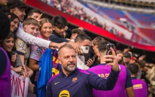 هانزي فليك يتحدث عن أداء برشلونة مؤخرًا (فيديو) 