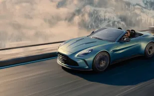 أستون مارتن تكشف عن سيارة مكشوفة تجمع بين الفخامة والديناميكية (فيديو)