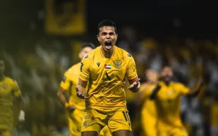 مفاجأة مرورية بطهران.. ضياع حافلة الوصل يؤخر انطلاق المباراة