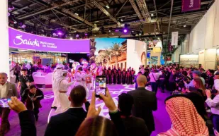 السعودية تتألق في معرض السفر لندن 2025 وتوقع شراكات سياحية استراتيجية