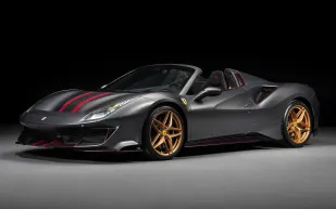 Ferrari 488 Pista Spider﻿.. تحفة نادرة تخطف الأضواء في مزاد أبوظبي  