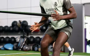 روديغر يخطف الأضواء بساعة فاخرة من ريتشارد ميل خلال زيارته لدبي