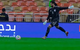 تشكيلة المنتخب السعودي لمواجهة الجزائر.. مفاجآت في خط الوسط