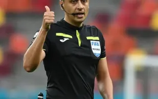 من هو الحكم هوراتيو فيسنيك الذي سيقود مواجهة الهلال والفتح اليوم؟