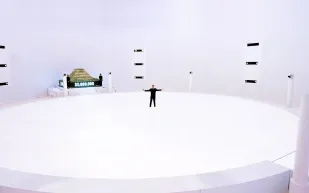 MrBeast يسجل رقماً قياسياً جديداً في غينيس بأكبر أرضية فيديو LED في العالم