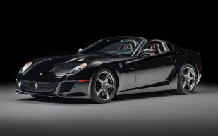 تحفة فيراري النادرة SA Aperta  تسرق الأضواء في مزاد أبوظبي بسعر قياسي 