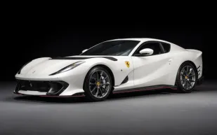 أندر نسخ فيراري 812 Competizione تصل مزاد أبوظبي.. تعرف على السعر المتوقع