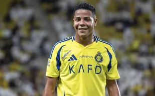 بعد شائعات البرازيل.. تيكسيرا يختار طريق الاحتراف بعيدًا عن التوقعات!