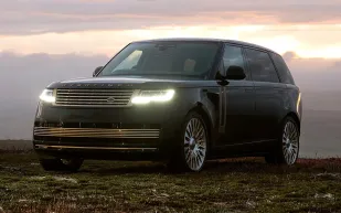 تجربة فاخرة على الطريق: الكشف عن رانج روفر بتصميم مخصص لعشاق الصيد