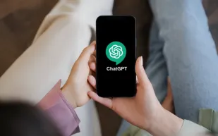 "آبل" تتيح الوصول الصوتي لـChatGPT بـ"زر واحد"