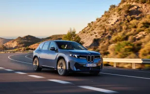 من الأداء إلى الاستدامة: BMW iX3 ترسم ملامح الفخامة بأبهى حلّة