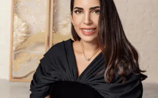 رائدة الأزياء رزان العزوني لـ "الرجل": تصاميمي مشغولة من لؤلؤ البحر وذهب الصحراء...  وطموح المرأة السعودية لا يعرف الحدود