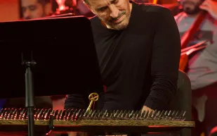 دموع وتصفيق في حفل كاظم الساهر بالظهران.. الفصحى تتوهج طربًا (فيديو)