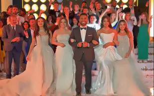 أحمد سعد يثير الجدل بفيديو "شرع ربّنا" مع أربع عرائس (فيديو)