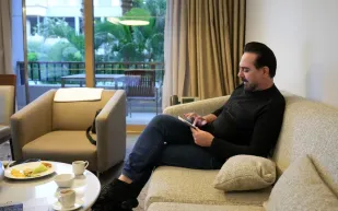 وصول وائل جسار ومحمد شاكر وآدم إلى المملكة قبل حفل موسم الرياض (فيديو)