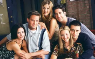 جينيفر أنيستون تتحدث عن ماثيو بيري: "كان يستحق السعادة"