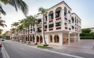 الملياردير كين غريفين يبيع عقارًا فاخرًا في بالم بيتش مقابل 81 مليون دولار