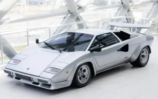 سيارة لامبورجيني  كونتاش الأصلية للبيع في مزاد هولندا﻿