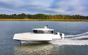 يخت نافيير الهجين الجديد.. ثورة هادئة على سطح الماء