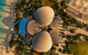 جزيرة شورى تُفتح أبوابها.. ملتقى الفخامة والطبيعة في قلب البحر الأحمر