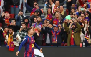 ليفاندوفسكي يدخل التاريخ بأول هدف في كامب نو المطور (فيديو)