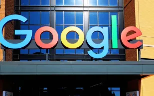 جوجل تطور ميزات الذكاء الاصطناعي لحجز التذاكر والمواعيد 