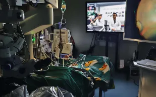 إنجاز طبي صيني: أول عملية شبكية روبوتية عن بُعد باستخدام 5G