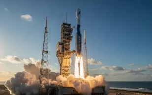 تأجيل جديد لصاروخ جيف بيزوس الضخم قبل رحلته الأولى مع ناسا.. ما الأسباب؟