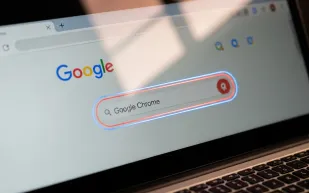 جوجل تُطلق زر "وضع الذكاء الاصطناعي" في كروم لتضع منافسيها في مرمى النقرات الأولى