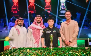 تشاو شينتونغ يتوّج بلقب موسم الرياض للسنوكر 2025 بعد الفوز على روبرتسو