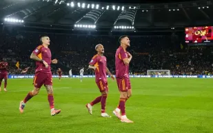 روما يواصل انتفاضته ويقتنص صدارة الدوري الإيطالي من ميلان (فيديو) 