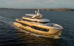 نظرة أولى على يخت Numarine 40MXP Miouch.. رفاهية عابرة للمحيطات (صور)