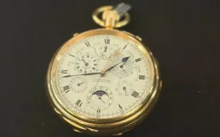 ساعة جيب تاريخية نادرة تُسجل سعرًا قياسيًا عالميًا في مزاد جنيف