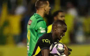 التشكيلة المثالية للجولة السابعة من دوري روشن.. ديابي وفورتونيس يتألقان