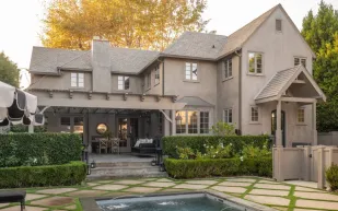 عرض عقاري لافت لمنزل جو جوناس في لوس أنجلوس.. ما السعر هذه المرة؟