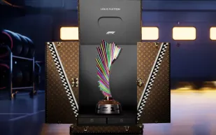 لويس فويتون تكشف صندوق كأس الفورمولا 1