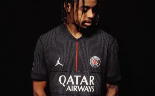 باريس سان جيرمان يطلق قميصه الرابع لهذا الموسم… كيف يبدو؟